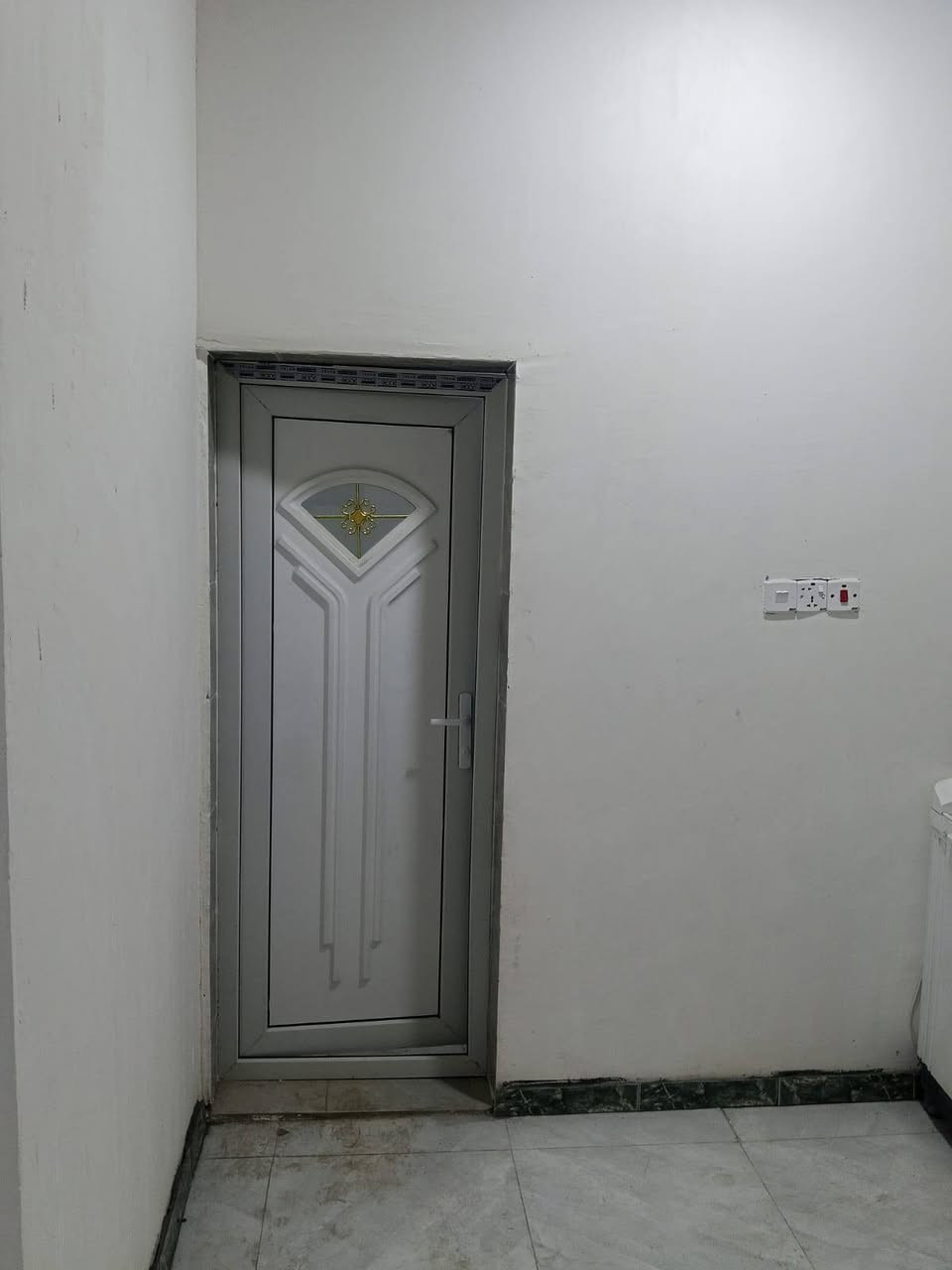 بيت طابو زراعي للبيع في ابو خصيب الحي العسكري 
مساحة البيت 200 متر 

يحتوي البيت على ثلاث غرف نوم ودوانية وصاله ومطبخ وحمام+ كراج 

السعر المطلوب 75 مليون وبي مجال شي بسيط
للتواصل***********
