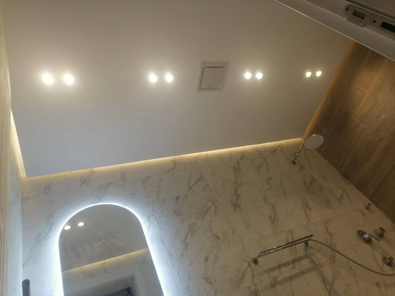 ✨ الدكتور لديكور ✨
تريد تغيّر جو بيتك وتخليه أفخم وأرتب وبستايل يلفت النظر؟ 🏠✨
إحنا نوفرلك أعمال ديكور وتنفيذ حسب ذوقك واختيارك:

🔹 نقوش جدارية
🔹 نقوش ملكية وفخمة
🔹 سقوف ثانوية وديكورات
🔹 بديل رخام
🔹 بديل خشب
🔹 أصباغ جوتن أصلية
🔹 أصباغ بلاستيك ودرجات أولى
🔹 تنفيذ مرتب واهتمام بالتفاصيل 👌

📸 شوفوا بعض من أعمالنا بالصور، والحكم إلكم على الشغل.

📍 نشتغل داخل بغداد والمناطق القريبة

📞 للاستفسار والحجز:
***********
***********

📩 صفحتنا على الفيسبوك:
[الدكتور لديكور – Facebook](https://www.facebook.com/share/1DWVPEr49T/?utm_source=chatgpt.com)

ديكور يغيّر شكل المكان ويخلي كل زاوية بيه تحچي عن ذوقك 🤍✨
