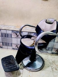 كرسي حلاقة • يحتاج دوشمه • جكة ثابتة