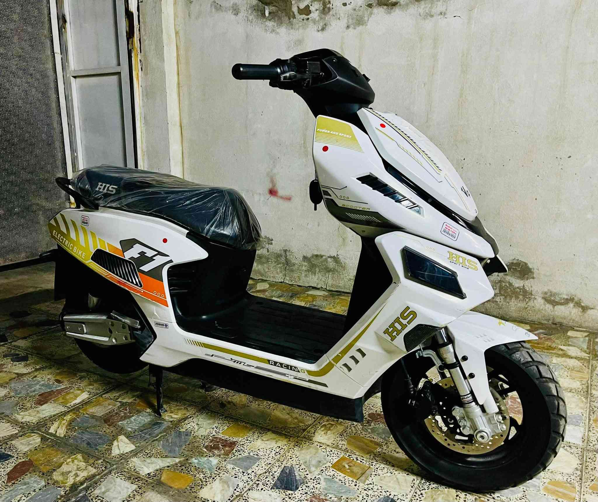 السلام عليكم 
للبيع دراجه F1 شركة HIS  
 2026
6 بطاريات دبل 32 امبير 72 فولت
ملف 2500W حقيقي
تشغيل بصمة وسويج وكارت
نضام P بارك
نضام R رجوع للخلف 
لد امامي متغير
السعر 750 وبيها مجال
المكان بغداد 
للاستفسار ***********
