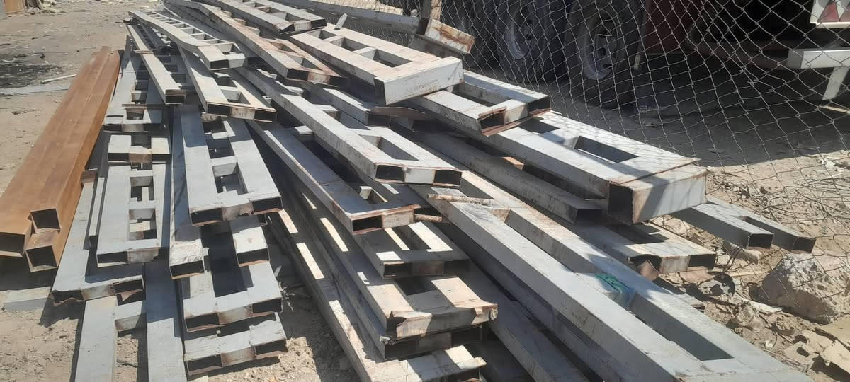 سلام عليكم كروسات للبيع طول ٧ متر.  ***********
