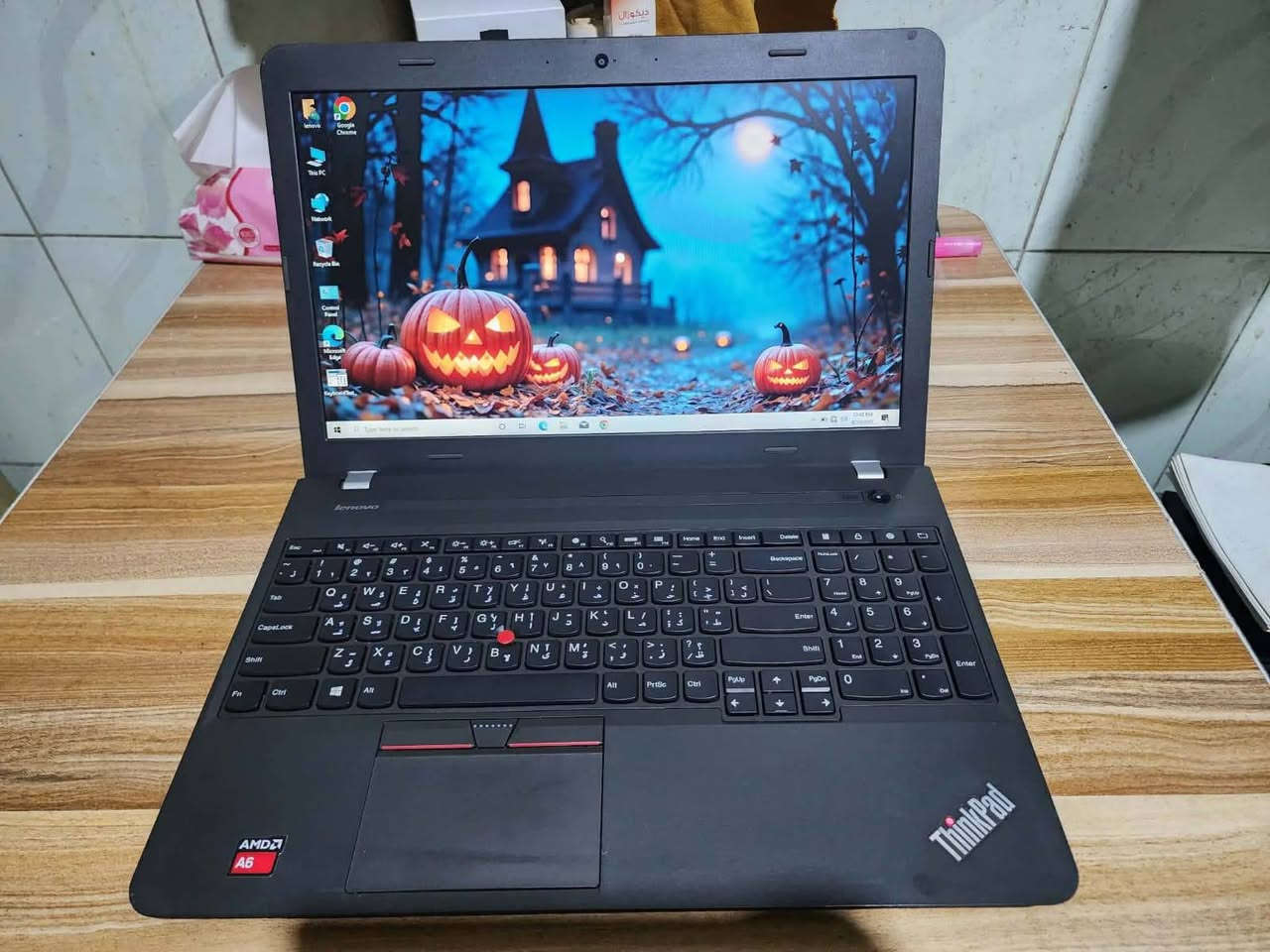 لابتوب لينوفو E555
معالج Amd-A6 الجيل السابع 
رام ٤ كيكا 
هارد ٣٢٠ كيكا hdd 
كارت شاشة خارجي نصف كيكا 
نظام وندوز 10 برو    شاشة حجم ١٥.٦ انج 
بطارية ممتازة حدود ساعتين 
نظافة عالية جدا 
السعر200 وبيها مجال
الاستفسار: ***********
