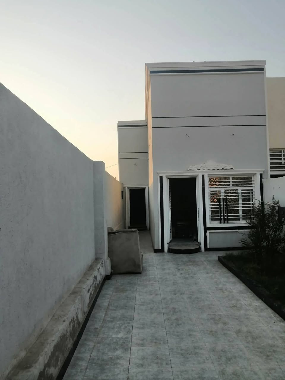 🏠 بسعر مناسب – دار للبيع – بناء عكادة
📍 الموقع: حولي الخصيمة – مجمع الحاج حيدر هندي
📐 المساحة 150م، الواجهة 5م والنزال 30م
📜 طابو زراعي سند 25، بسمي ومسجل بالتطويب
غرفة
صالة
مطبخ
براني
حديقة صغيرة
طارمة واسعة
حمام داخلي
2 صحيات خارجية
منورين
بيتونة وصالة على كبرها
💰 السعر 40 مليون وبي مجال
للاستفسار خاص او الاتصال على الرقم ***********
