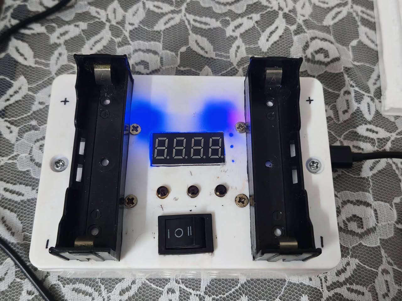 🔋 شاحن / مفرغ بطاريات مزدوج للبيع 🔋
للبيع شاحن /مفرغ بطاريات عملي ومجهز بشحن بطاريتين، مع شاشة رقمية ومؤشرات تشغيل.
• شحن بطاريتين بنفس الوقت
• شاشة رقمية واضحة
• مفتاح تشغيل/إيقاف
• تصميم ثابت وقوي
• الجهاز يعمل وجاهز للاستخدام
يعمل على منفرد Type _C
💵 السعر: [25الف]
📩 للتواصل والاستفسار راسلني خاص او على واتساب.***********
