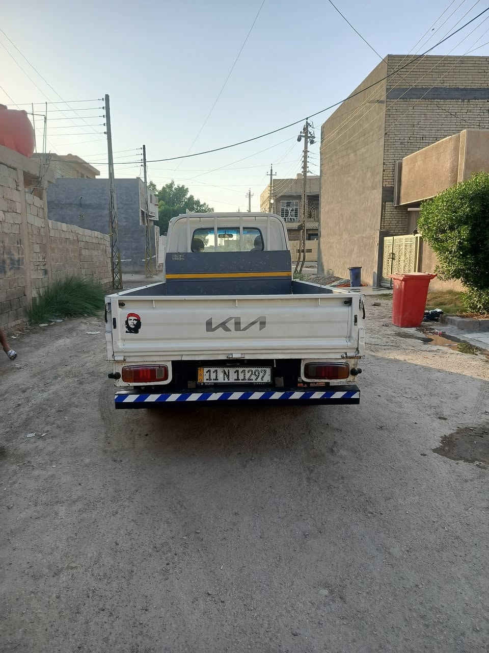 سلام عليكم سياره ام عيون موديل 2001 رقم بغداد دولي لسياره تخم تاير جواها سبيرات ثنين كير محرك اكسل مكفولات قماره بلاديه شاصي مكفول كهربئيات شغاله كيج سرعه كيج حماوه الرون شغالات السعر 78 تحويل ثاني يوم (***********)
