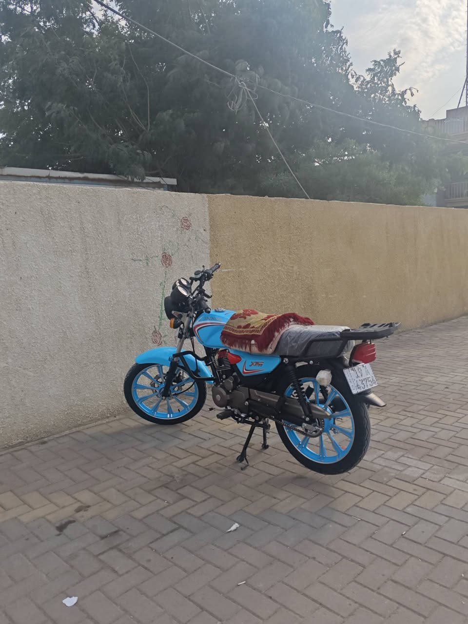 سلام عليكم دراجة شاينك 150cc للبيع مكفوله من كلشي الدراجه مفوله كهربأيات كله شغاله رقم انكليزي كربله وسنويه  تحويل ثاني يوم الي مو شراي ومايعرف بل دراجات و الأسعار لا يعامل ويتعبني السعر 2100 وبيه مجال مكاني كربله الرقم *********** واتساب فقط و ماسنجر مفتوح
