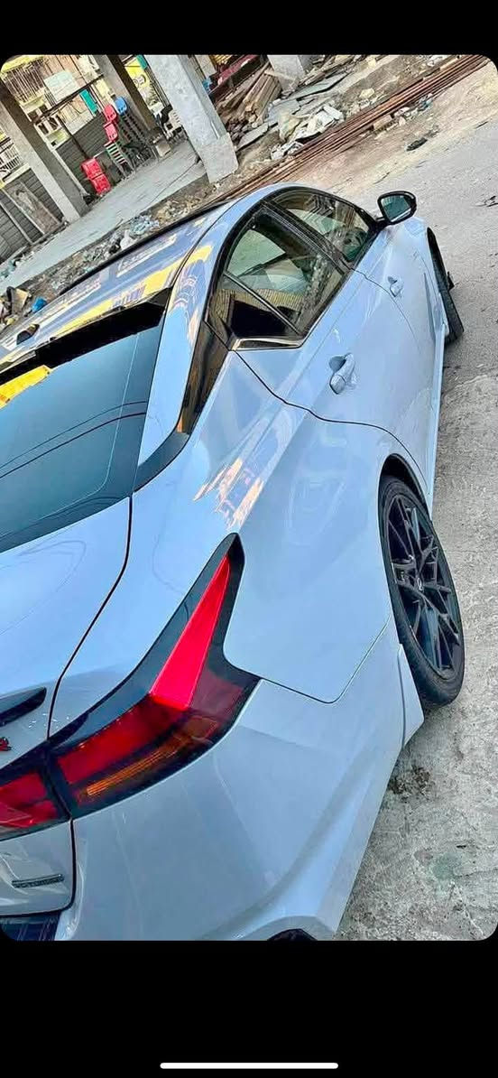 السلام عليكم 

🔺نيسان التيما 2023RS فول الاخير 🔺
🔴 Nissan Altima 2000T🚀🔴
🛑سياره بسمي 

    .
* قوة 248 🐎 .  
* عزم دوران 370 نيوتن.متر (267 رطل-قدم).
* ناقل حركة Xtronic CVT.
* نظام دفع أمامي (FWD) فقط.

المواصفات الخارجية

* جنوط ألمنيوم رياضية 19 إنش.
* مصابيح LED أمامية.
* شبك أمامي ولمسات رياضية SR.
* جناح خلفي (Spoiler).

المقصورة

* مقاعد رياضية.
* شاشة لمس 8 إنش مع Apple CarPlay وAndroid Auto.
* تشغيل السيارة بالبصمة (Push Start).
* مثبت سرعة.
* كشنات جلد مع بدلات تبديل السرعات (Paddle Shifters).

أنظمة الأمان

* فرملة طوارئ تلقائية.
* تحذير مغادرة المسار.
* مراقبة النقطة العمياء.
* تنبيه حركة المرور الخلفية.
* كاميرا خلفية، و كاميرا 360 درجة.
تدفئه كشنات واستيرن 

🔺الضرر مصلح بارد كصه القماره بدون صبغ فقط بارد مع تبديل بنيد 

🔺السعر / 155وبيها مجال 
🔺العنوان / ناصريه سوق الشيوخ 
🔺رقمي / ***********
