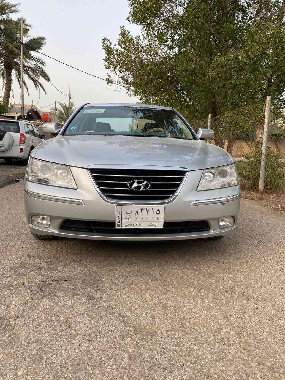 سلام عليكم سياره سوناتا للبيع موديل 2010 سياره ماشيه 164 الف سياره اربعه سلندر مكينه 2400  رقم بغداد سياره نضيفه بيه بل بنيد ضربه بسيطه بل بنيد سياره تبريد شغال سبير مال شركه شرط مامفتوح . تحويل مباشر . سعر السيارة 135ورقه وبيه مجال للطيبين . اذا حاب تتصل هذا الرقم ***********.
