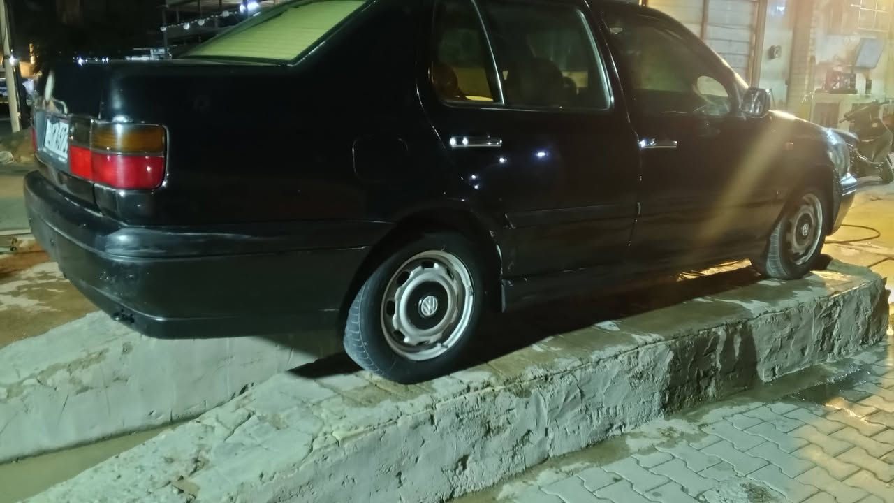 السلام عليكم كولف فنتو 1994 مكفولة كفالة عدا مكينه بيه صوت
تبريد جاهز وشغال ويه سويج
تخم تاير جديد
حدادية جديدة
كهربائية كله شغال
كير اوتو وجديد 
كامله وجاهزه سيارة عدى الماكينه لأن بيه صوت 
اني مكلف بل نشر 
رقم الولد ***********
مكان سيارة بغداد الدورة
