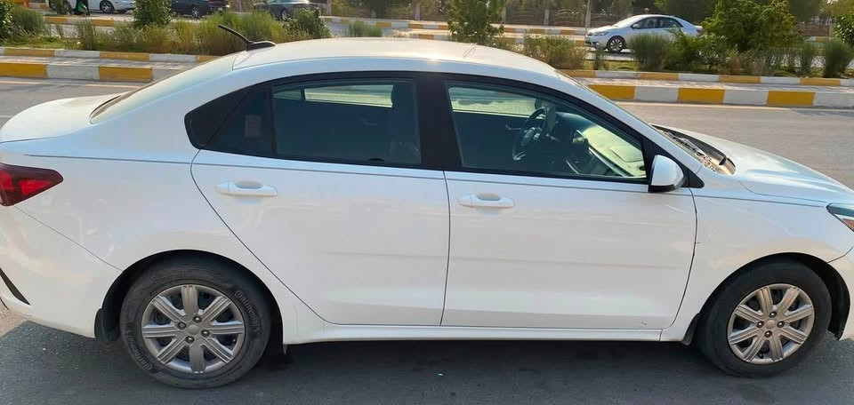 كيا ريو 23 امريكي 1600 دكشن عالي دبل نوزل 
ضربتها السيارة بكلايت خلفي راجع على البارد 
وداخل العراق بيه جاملغ الأمامي الأيسر والأيمن ع البارد راجعات السياره نظيفه واستخدام شخصي  
السيارة معوقين و ماشية 43 الف. 
و عندي وكالة عامة 
مكاني ذي قار-شطرة
للاستفسار الاتصال على الرقم ***********

