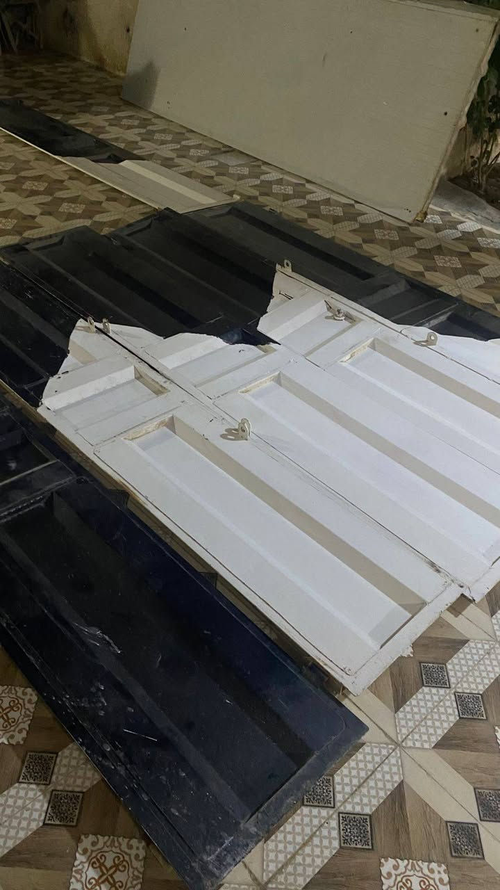 ابواب مال محلات عدد 2 بدون جربوبة فقط ابواب 5 طلاكات الارتفاع   مترتين ونص والعرض طلاكه 50 سنتيم 
كما وضوح في صورة للبيع للاتصال ***********
عنواني ديالى ناحية جديدة الشط/قرية الحويش
