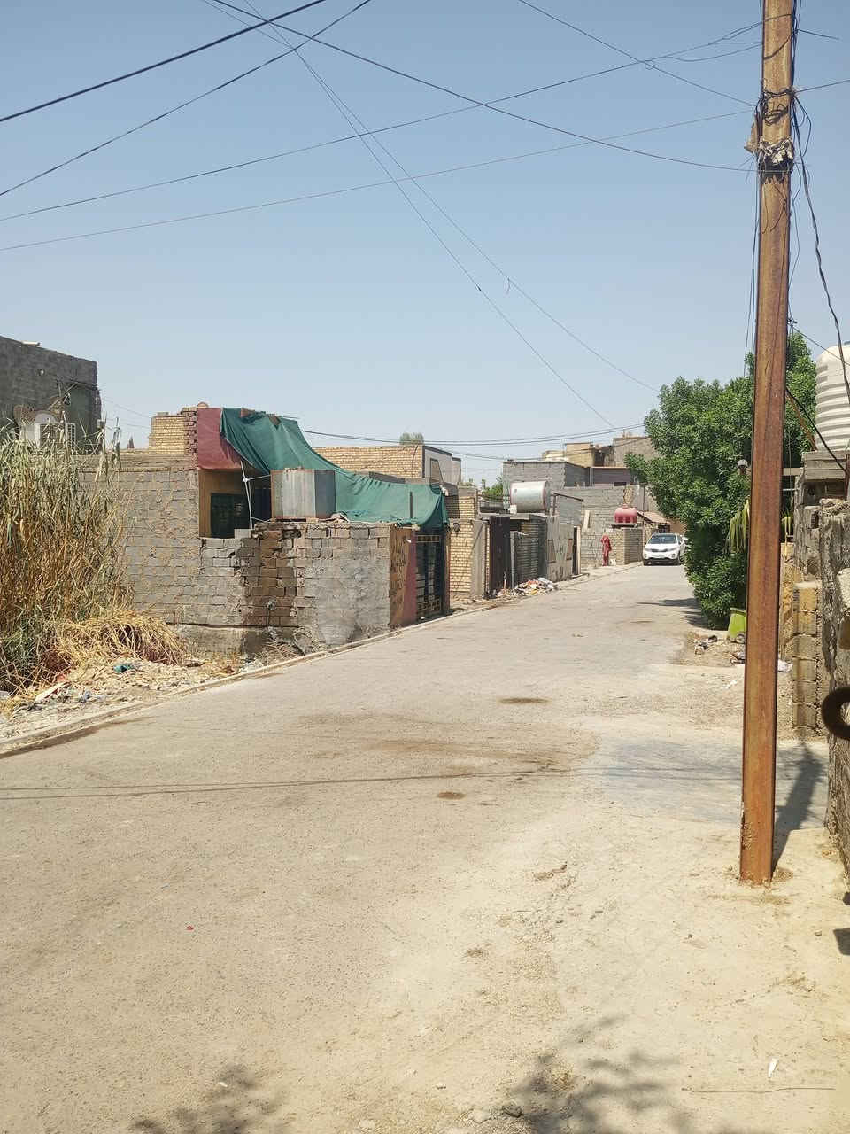 سلام عليكم قطعة أرض زراعي للبيع المساحة 160 متر العرض 8 م والطول 20م يوجد مجاري وتبليط وكهرباء ومي ونت العنوان بغداد المعامل العماري القريه الفلاحيه السعر 12 مليون وبيها مجال رقم هاتف ***********
