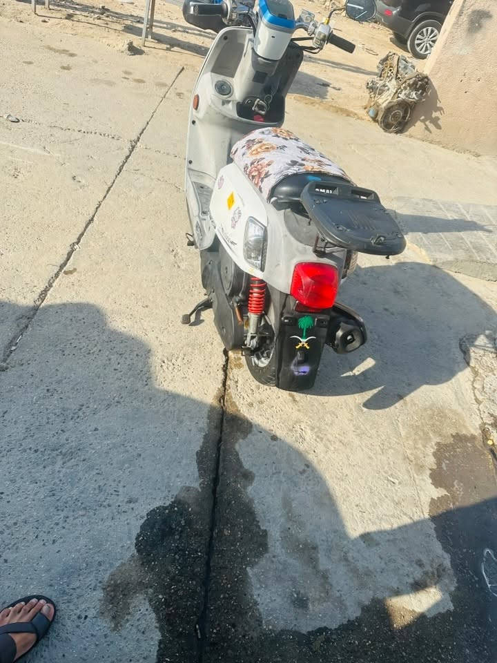 دراجه بوليس للبيع الدراجه ختم واحد وياا المكينه  المكينه ما مفتوحه شلعه ومعدل الدراجه بلاديه ع وضع الشركه الرقم ***********

