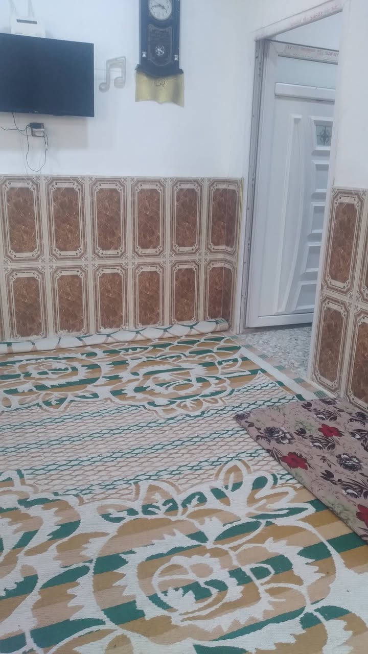 السلام عليكم بيت للبيع ١٠٠متر سعرة ١٣ مع المجال شارع المطار القديم خلف أسواق الامير 
***********
