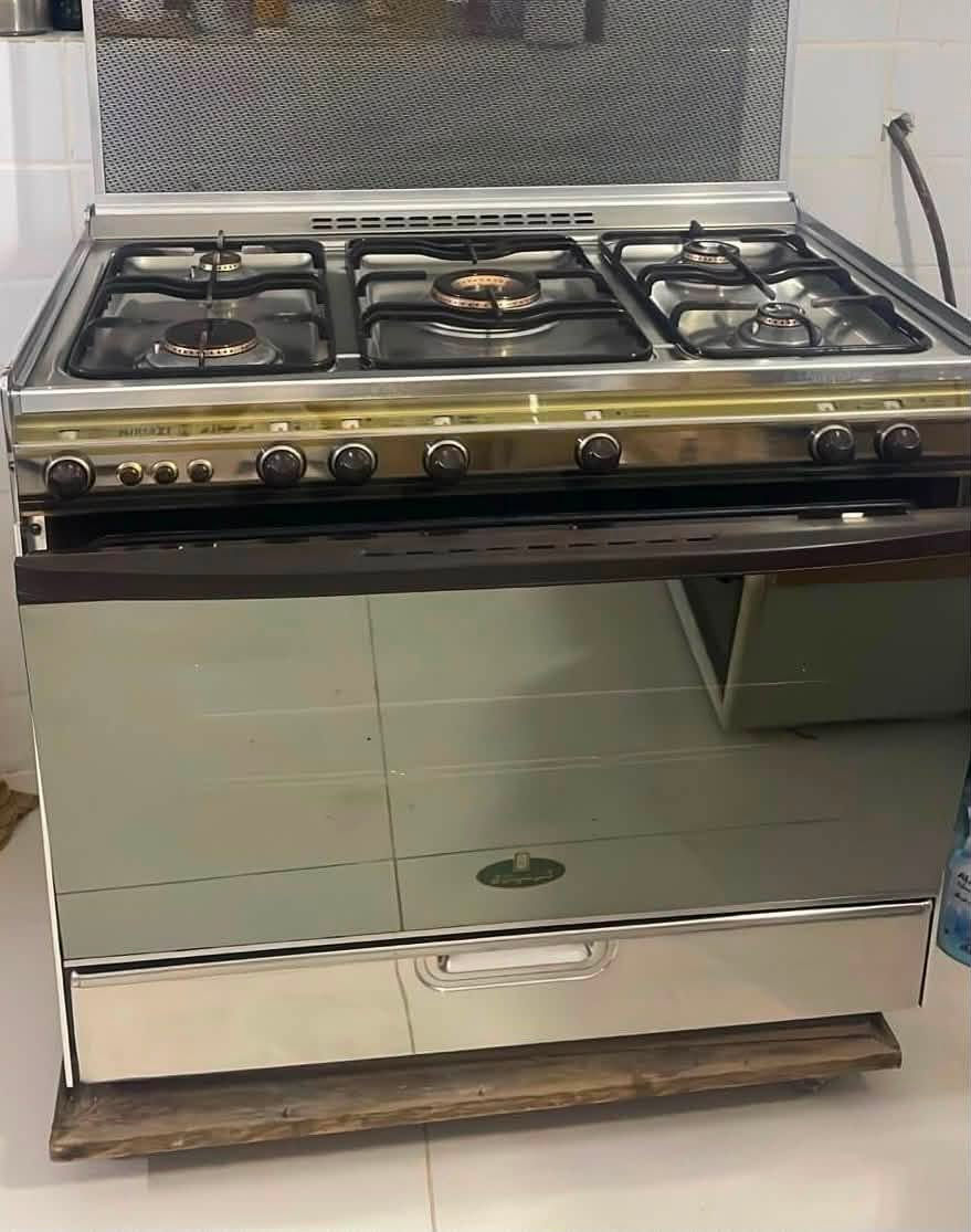 طباخ و ثلاجة و كاونتر
🔸 طباخ كريازي أصلي (5 عيون)

 الحالة: أخو الجديد (بالباكيت)، والفرن غير مستخدم نهائياً.

 السعر: 500,000 دينار.

🔸 ثلاجة أريستون (Ariston) حجم 18 قدم

 الحالة: جديدة، استعمال قليل جداً ومحافظ عليها.

 السعر: 550,000 دينار.

🔸 كاونتر ألمنيوم مع سنك مزدوج

 القياسات: قطعة السنك (مترين)، والملحقات (مترين و٢٠سم).

 السعر: 400,000 دينار.

للاستفسار والتواصل، يرجى إرسال رسالة على الخاص او الاتصال على الرقم التالي:

***********
