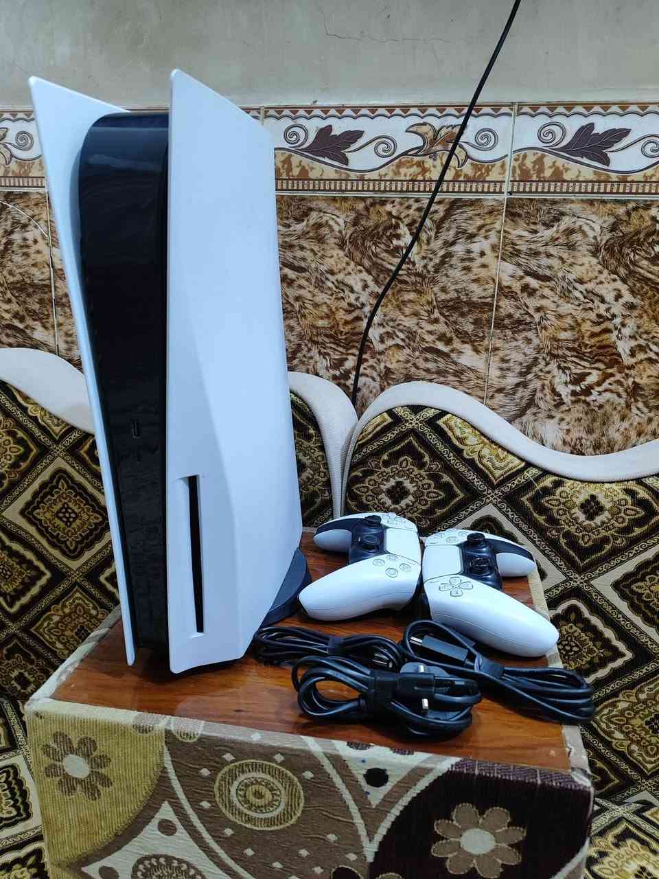 السلام عليكم متاح PS5 fat 
جهاز نظافة 99% بالكارتون 
كفالة من الفتح والتبديل والتصليح وحتى الشخط
كل الملحقات الأصلية مع جوي ستيك إضافي اصلي وكالة
 قرص لعبة فار كراي 6 نظيف 
السعر 700 بيه مجال بسيط كلش كلش 
مكاني ناصرية - مركز 
***********
