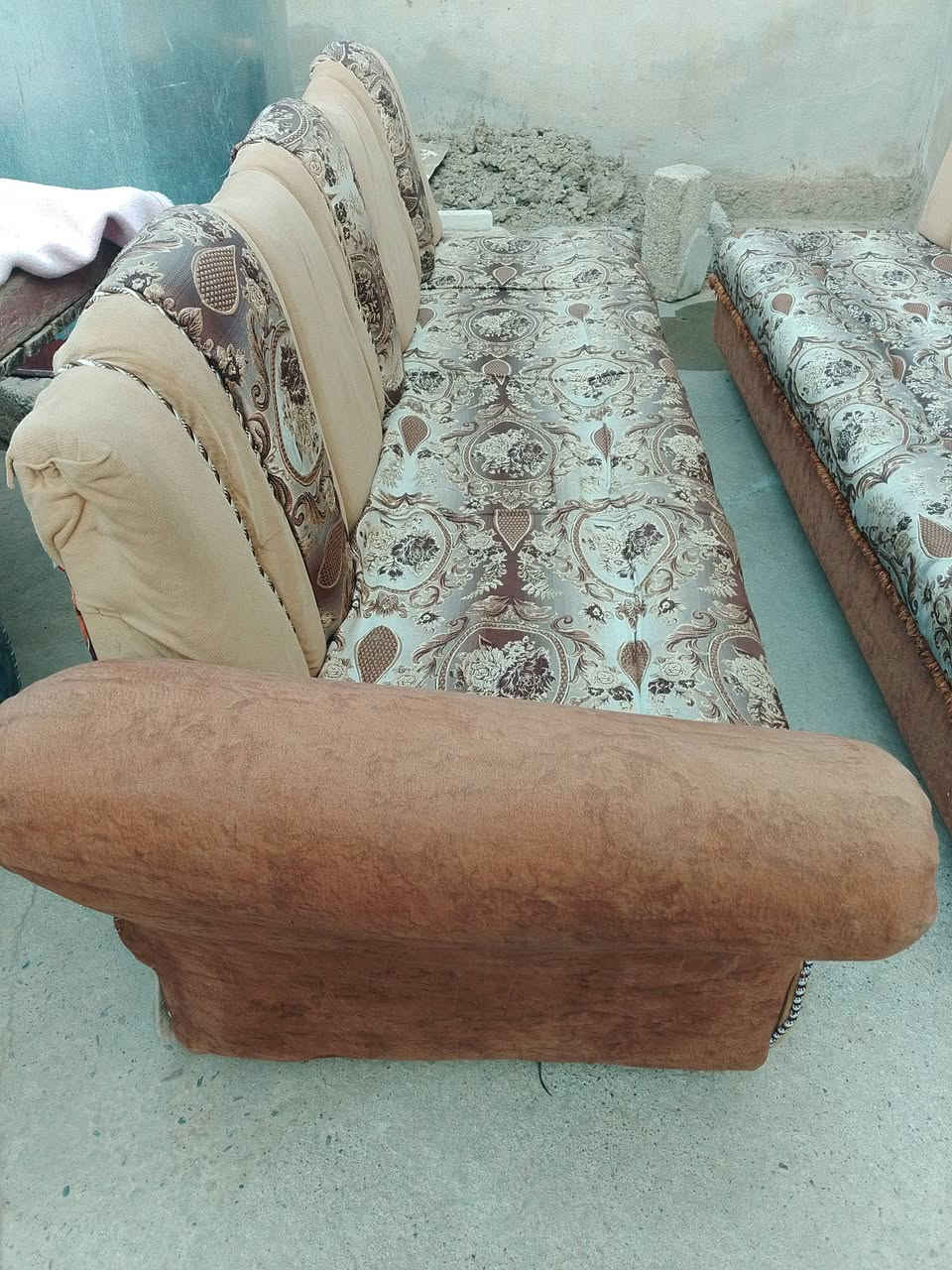 سلام عليكم اخوان عندي قنبات للبيع أسعر 200بي مجال خشب عراقي هذا رقمي للتواصل معنا ***********
