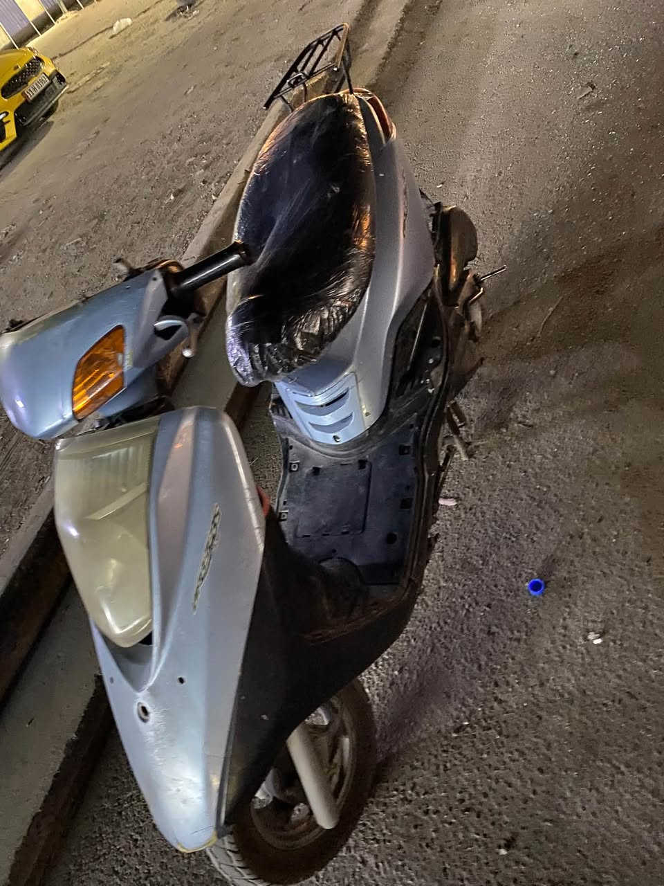 دراجه بريز للبيع نقس باتري  دراجه شغاله بس بيهه اكسل السعر ٢٠٠ وبيهه مجال بغداد  البلديات ***********
