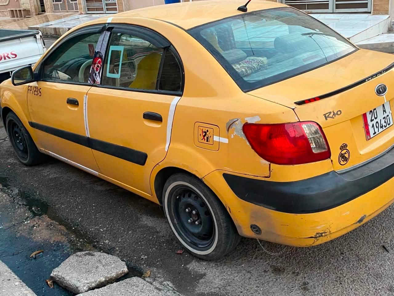 للبيع كيا ريو أمريكي موديل 2008 
ضررها بوند وجاملغ وبيها طخه خفيفه بالجاملغ الورا موضح بالصور 
كير مكينه شرط 
منظومه مال غاز بيها هم 
وتحويل شرط سياره باسمي رقم ديالى 
السياره يعوزها بس صبغ وتكعد

استفسار ***********

