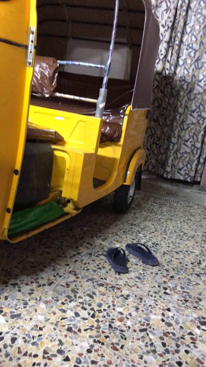 السلام عليكم تكتك ١٩شهر ١٢ تكتك جديده بمعنه الكلمه تكتك كبل للشارع معمره بس دوس الباقي مابيه شي المكان مدينت الصدر رقم ***********
