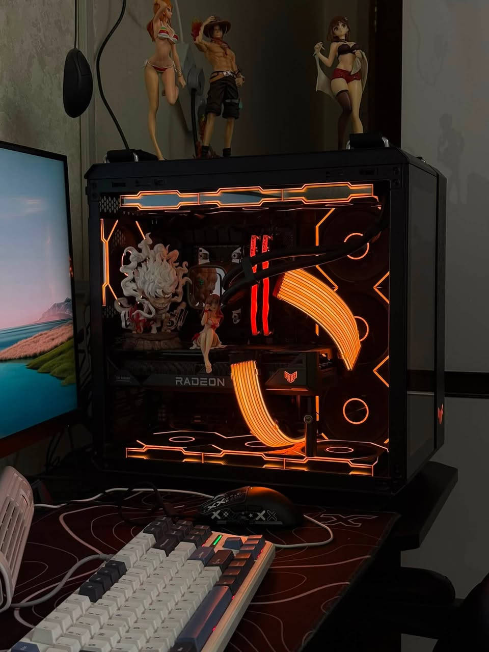 السلام عليكم الحلال للبيع
المواصفات 

CPU: Ryzen 5 7600x
Ram : 32GB 6000mhz DDR5
 CPU Cooler: DeepCool 360mm
 Motherboard (M.B): Asus TUF X670E WiFi DDR5
 Graphics Card (GPU): Asus TUF RX 7800 XT 16GB
 Case: Asus TUF G502
 Power Supply (PSU): GIGABYTE 1000W
 Fans: N10 ARGB (10 Fans)
 Cables: Asiahorse ARGB Extension Cables (24-Pin & GPU)
 Storage:
 M.2 Samsung 970 EVO 1TB
 M.2 T Force  1TB
 M.2 T Force 500GB

وياها يجي شاشتين

1/ Gigabyte 2K 170HZ 
2/ FH 100HZ
وميز كمينك كبير وكرسي طبي
وكيبورد aula 
وماوس X20 
ومايك فانتيك 
وماوس باد 90CM
وسماعات كيمنك corsair 
وكراتين التجميعه كامله موجوده حتى كراتين الشاشات يعني تشد وتلعب 
للبيع التواصل خاص 
***********

