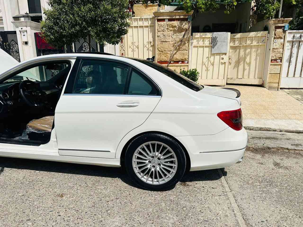 مرسيدس موديل C200  /   2012  السياره وارد خليجي ‼️
فول فول مواصفات بانوراما……. ماشيه 130  
--------------

رقم السيارة : اربيل  تحويل او وكاله 

مكان السيارة : واسط الزبيديه 
سلام عليكم 
للبيع  . مرسيدس W204 موديل 2012 حجم C200 رقم اربيل  مكفوله من الضربه من التبديل  بيها قطعتين اثر شخوط تجي وتفحص وتقتنع  وبيك خير وادلل والسياره حلوه وجاهزه 

‼️ السعر 138💵 وبيها مجال 

تفاصيل ⬇️
1_  السياره 5 بصمات 
2_محرك جديد بدون فتح بلادي  + كير مكفولات   
3_تبريد قطعتين ⁦
4_كروز سرعة 
5_ بنوراما 
6_مراية داخلية+جانبة عاكسة 
7_تحكم ستيرن ⁦ فول 
8_ شاشة  كبيره 
9_ مري شفط
10_تجاوي خلفية كهرباء
11_كشنات كهرباء  
12_ لدات داخليه
13 انارة ترحيب
14_شاشة اعطال
15_ستيرن كهرباء
16_شاشة جبيرة 
17_ جام اخضر
18_دبل ايرباك⁦
19_ برده خلفيه كهرباء بلاديه 
20_صدر امامي خلفي جديد ⁦
21_حساس امامي + خلفي 
22_هزة وفحص  جديده 
23_ بردات ابواب بلادي
24_تبريد ثلج ❄️ + تدفئة شغالة 
25_داخل جلد مشمشي 
26_نظام ECO 
27_ شفتات ستيرن + ستيرن رياضي D
للستفسار اكثر 
اتصال + وتساب  ***********
