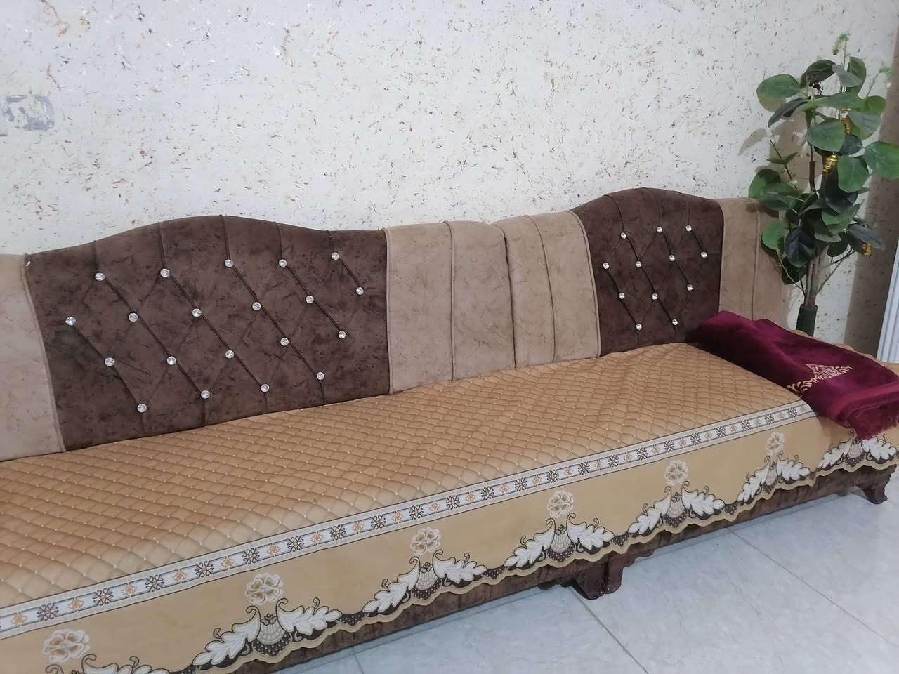 اتخومه اثنين ديوان مستعمل شي قليل السعر خاص اوالاتصال ع الرقم ***********
