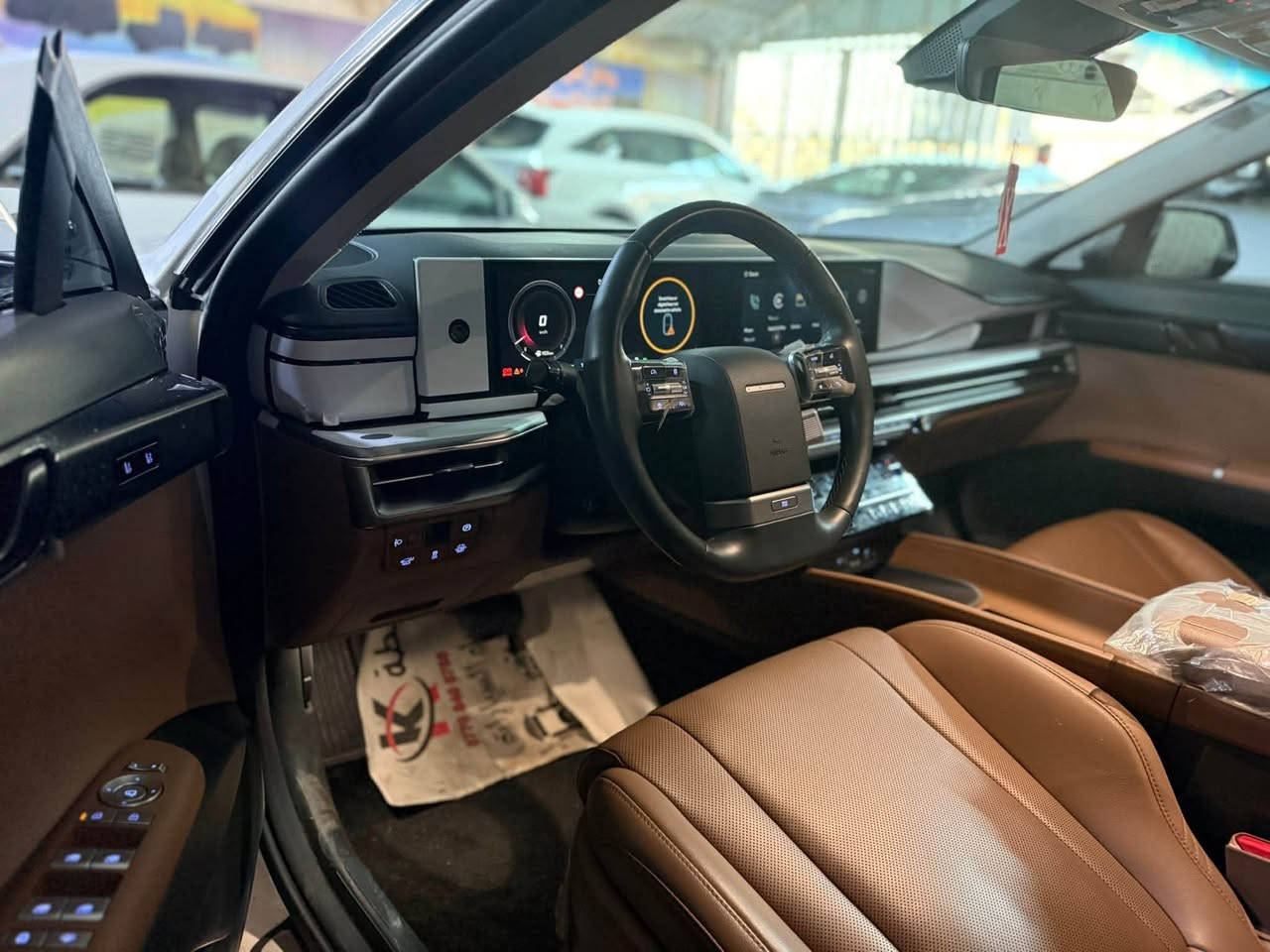 السلام عليكم ازيره ٢٠٢٤ للبيع 
وارد كوري 
حادثها جاملغ الخلفي وقبق الجنطه 
ماشيه ٢٢ الف كيلو متر بعده جديده السياره 
هايبرد بانزين اقتصاديه كلش 
سعرها ٢٢٥٠٠$ 
للاستفسار ***********
