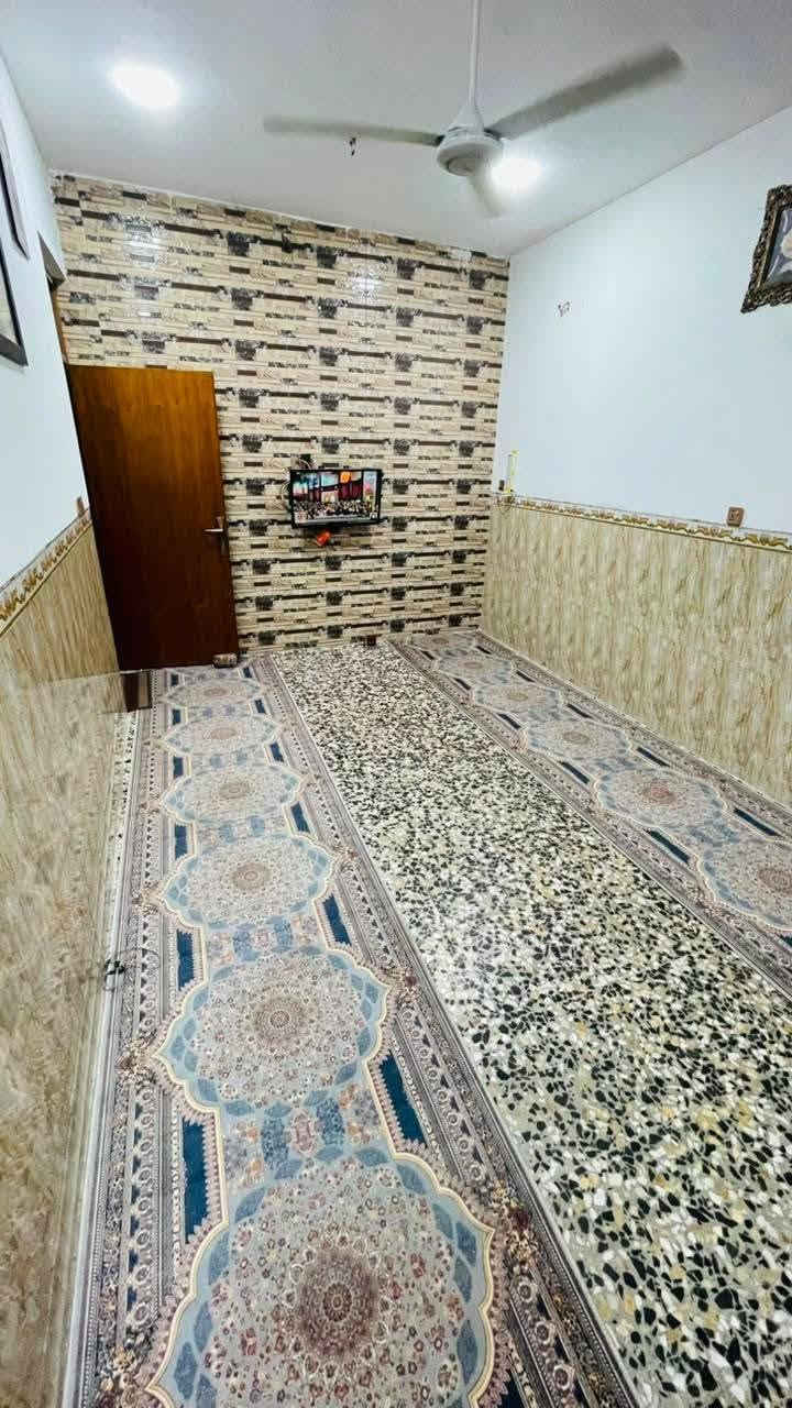 السلام عليكم
دار للبيع مساحه 125زراعي
واجهة 5 نزال 25
الرئاسه العبيدي قرب شارع 15 قريب ع شارع 20
بيت كامل من كلشي 
يحتوي ع استقبال +صاله+ ثلاث غرف 
الطابق الثاني غرفتين سويت 
ترك خلفي اي استفسار هذا رقمي 
***********
