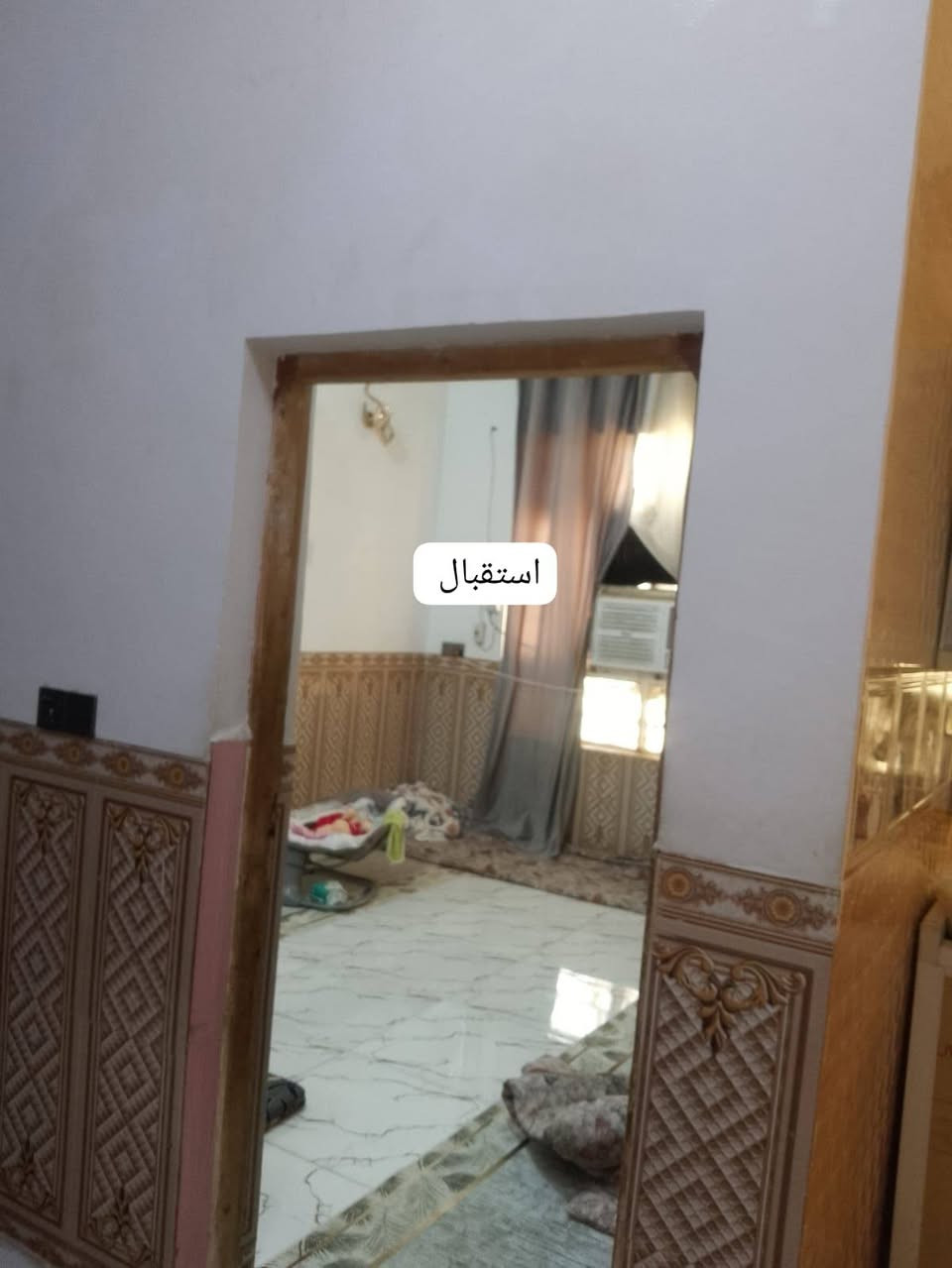 متوفر مشتمل للبيع مساحته 60 متر مربع طابقين تحفه البيت وسعره جوه السوك بلاش لغرض ظرف خاص السعر 52 
جنس العقار طابو صرف سند 25 قرار محكمه   منطقه البوبيات خلف اسواق برتقاله

متواجد واتساب وأتصال ***********
