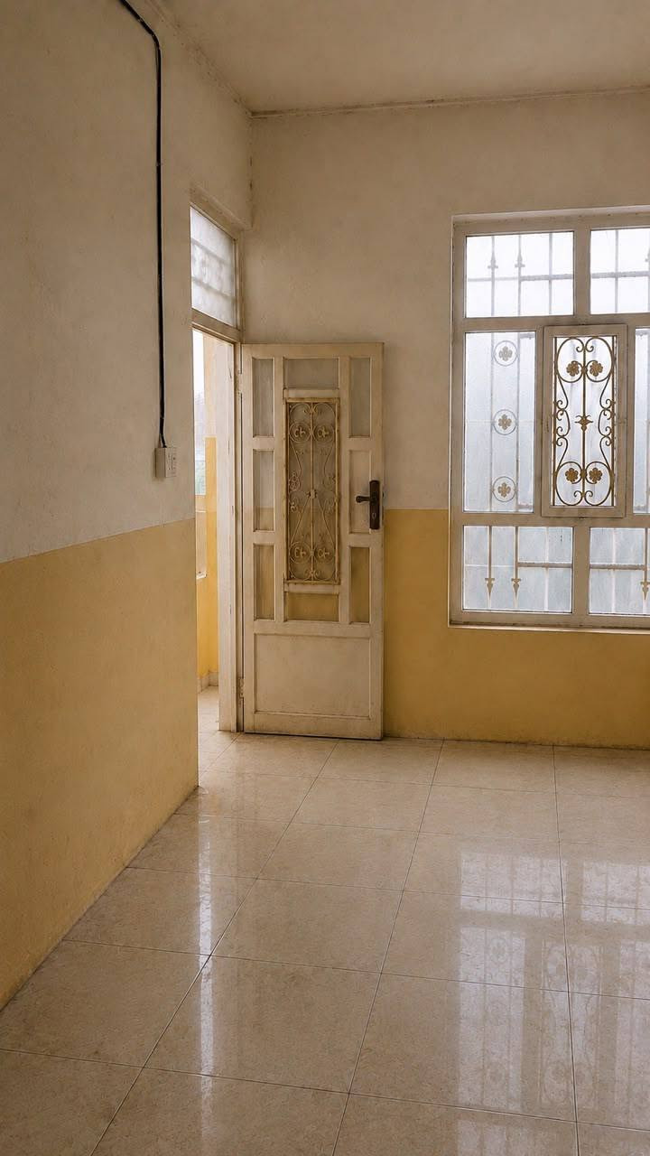 🏡 منزل للبيع – بعقوبة
📍 الموقع: بعقوبة – قرب مطحنة ديالى، تقاطع المرور، أول نزلة الجوبة.

مواصفات المنزل:

* مساحة الأرض: 200 م²

* غرفة نوم عدد (2) بمساحات (4 × 5 م)

* استقبال بمساحة (6 × 4.5 م)

* صالة بمساحة (6 × 4 م)

* مطبخ بمساحة (5 × 4 م)

* صحيات عدد (2) داخلية وخارجية

* كراج سيارة

* حديقة

* منور عدد (2)

* أرضيات بورسلين

* منزل جاهز للسكن (كهرباء - ماء - مجاري)

* سنة البناء: 2015

* نوع السند: طابو زراعي – سند (25)

💰 السعر: 35 مليون دينار عراقي

🤝 يوجد مجال بسيط للتفاوض، مع إمكانية المراوسة بسيارة مناسبة.

📞 للاستفسار: *********** واتساب
