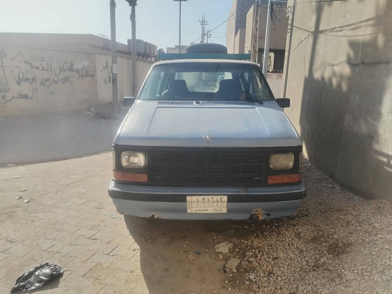 السلام عليكم مرخصت الدمن دوج كلايزار موديل 1990 سيارة حلو بيها جبنه مال ركبه مال تانكي البانزين 
السعر 25 وبيها مجال *********** 
مكاني كربلاء
