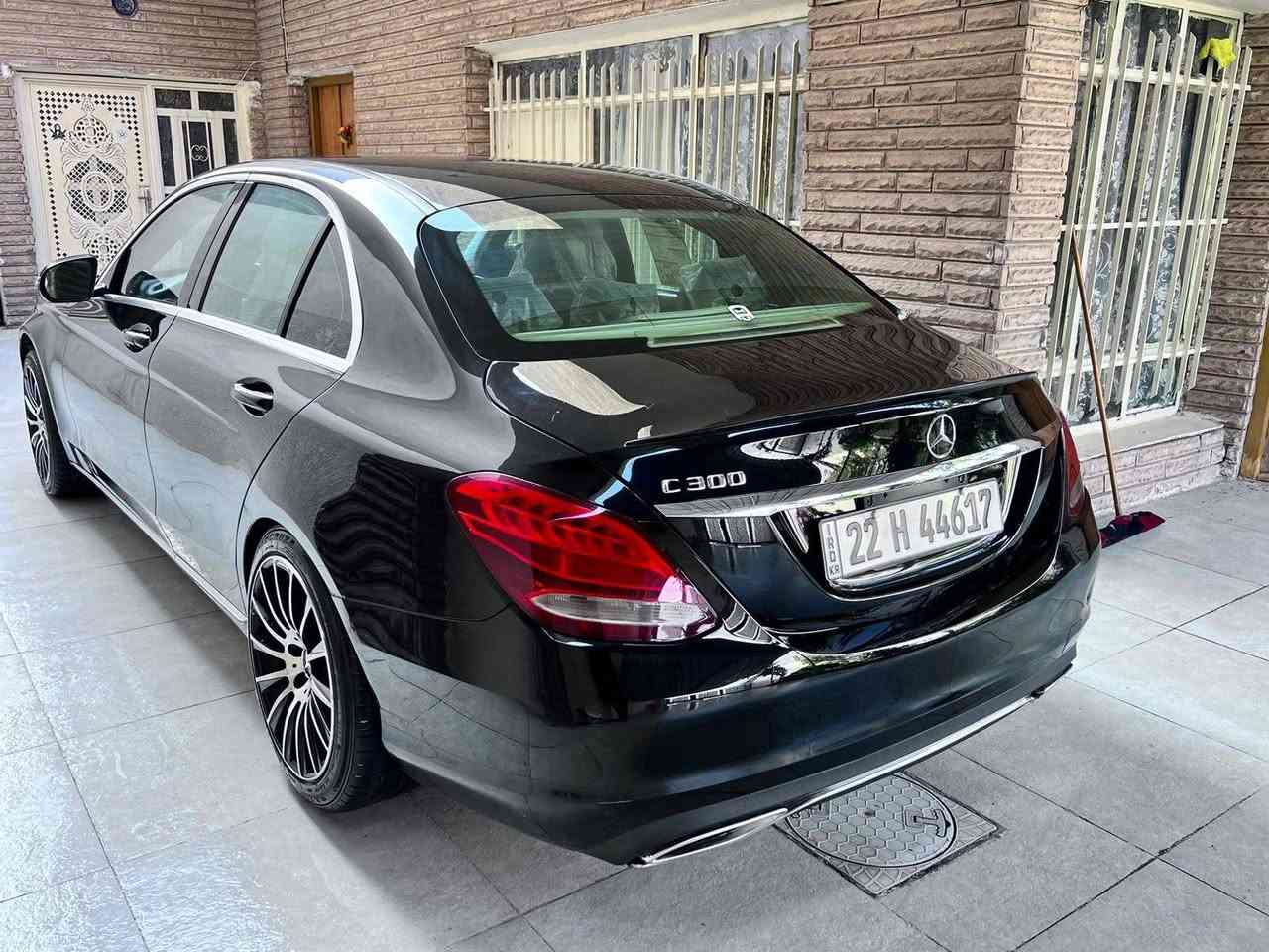 التفاصيل كلهه مذكورة وسونارهه موجود وصور حادث امريكا وينهم الكشاخه
مرسيدس c300 2016 

               محرك 2000 تيربو

                  ماشية 190 

- *القوة الحصانية*: 241 حصان  5500 لفة 

- الكير اوتوماتيك 7 سرعات 7G-TRONIC

- الدفع: خلفي RWD 

- التسارع: 0-100 كم/س خلال 5.9 ثانية

- الاضاءة: LED كاملة امامي وخلفي + زينون بالفئات العالية

- *السقف: بانوراما اختيارية

- الحساسات*: امامي خلفي + كاميرا رجوع

- الشاشة*: 7 انج COMAND مع بلوتوث و AUX و USB

- المقاعد*: جلد كهرباء + ميموري للسائق 

- المكيف*: دبل زون ديجيتال

-الصوت*: نظام 9 سماعات 

- مثبت سرعة + بدالات خلف الستيرن Shift Paddles

- بصمة تشغيل و دخول ذكي وترحيب

- نضام امان : 7 ايرباك

- نظام مراقبة النقطة العمياء

- نظام تحذير الخروج من المسار

- ستيرن سبورت + تعليق رياضي

داخل خشب فخم+كروم اكثر

سونارهه موجود بل منشور وصور الحادث مال امريكا 

السعر 170$وبيهه مجال للشراية 

واذا اكو مراوس هم يرهم  

عنواني ديالى تقاطع الوجيهية 

رقم الهاتف فقط وتساب ***********

رقم الاتصال ***********
