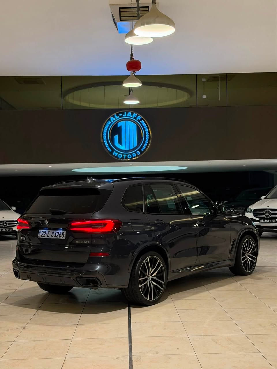 السلام عليكم 
للبيع فقط BMW x5 4.0i M package 
موديل 2021 طلب خاص 
كشنات مساج وسقف روز وبردات ولايتات ليزر و كت M بيلادي وكشنات تدفئه وتبريد وخزن وكهرباء ورادار ونقطة عمياء وقيادة ذاتية وتحديد مسار وگير كرستال وشباك لد وداتا شو وكامرات 360 درجة وصندوك كهرباء وداخل ابيض بيلادي وبصمات وبعد كلش هوايه مواصفات ماشيه 60 الف

السيارة وارد امريكي بيها بدون حادث بيها جاملغ وباب سرقة وراجعات بيلاد بدون صبغ او ايرباك او داخل
وگير ومكينه بشرط والسياره بدون اي نقص

السعر: 365$ ورقه 
للاستفسار : *********** كاوه جمال 
العنوان : السليمانية المعارض الجديده معرض (الجاف)
