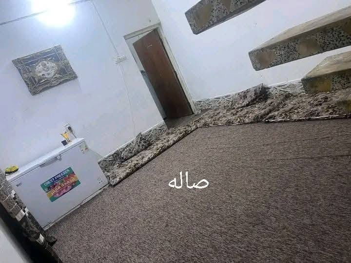 مكتب ولايه علي 

نقد واقساط

بيت للبيع المساحه 100متر طابو زراعي سند 25 مشمول تطويب 

أساس حجر بنيان طابوك سكف عكاده 

يتكون من غرفه وصاله ومطبخ وصحيات داخليه وخارجيه وطارمه كبيره ومكشوفه 

العنوان شارع المطار القديم قرب مدرسة الجنائن 

السعر نقد 16 مليون وبي مجال 

اقساط مقدمه 10 وشهري حسب الاتفاق  

*********** ابو علي العبدلي

*********** علي العبدلي

نص مكتوب في الصور:
- صاله