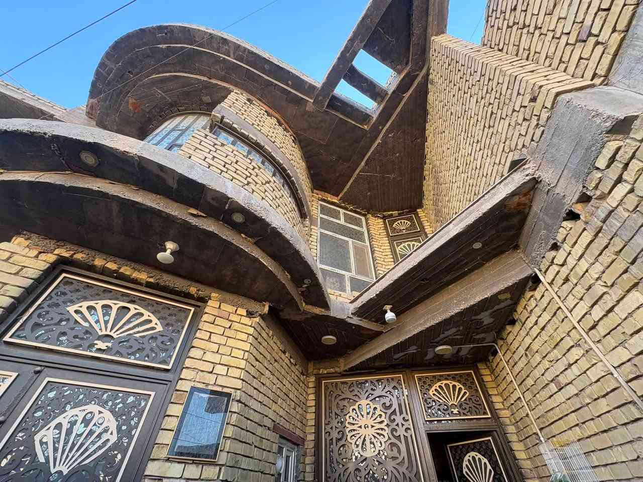 سلام عليكم بيت للبيع حي المعليمن شارع مصرف التقاعد القديم بناء حديث المساحة 171م طابقين للتفاصيل الاتصال ع الرقم ***********
