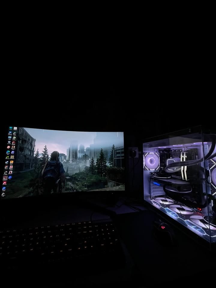 مواصفاتها 
CPU : i5-13400f

M.B : B760 gigabyte DS3H ATX

GPU : ZOTAC 4070  12G White 

Ram : T-FORCE 2*8 16G DDR4 3600

Hard : 1TB TEAMGROUP

PSW : FSP 750W

Coleer : DEEPCOOL LE720 

Case : mass 10 fan white 

وياها شاشة اسوس FHD 144HZ 

السعر مليون و 600 تجميعة نظيفة جدآ وبيضة 

للاستفسار واتساب *********** مكاني بغداد
