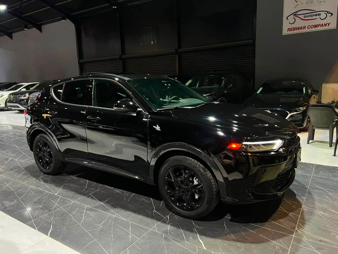 للبيع  Dodge Hornet RT Plus موديل 2024 
Haybrd
• 4 سلندر بنزين + هايبرد + شحن كهرباء
* موديل: 2024
* ممشى: 16 ألف ميل
* اللون: أسود
* صبغ فقط جامرلخ سكن
* الضرر: جاملغ أمامي بدون دواخل

المواصفات:

* محرك 4 سلندر توربو
* دفع رباعي (AWD)
* GT Plus فول مواصفات
* سقف بانوراما
* كشنات جلد كهرباء للطرفين
* تبريد وتدفئة للكشنات الأمامية
* ذاكرة لكرسي السائق 
* نظام صوت Harman Kardon
* شاشة 10.25 إنج
* عدادات ديجيتال 12.3 إنج
* Apple CarPlay و Android Auto لاسلكي
* شحن لاسلكي
* كاميرات 360°
* 4 كامرات 
* حساسات أمامية وخلفية
* مثبت سرعة راداري
* مراقبة النقطة العمياء
* مساعد الحفاظ على المسار
* فرملة طوارئ
* تشغيل بصمة + تشغيل عن بعد 
* صندوك خلفي كهربائي
* إضاءة LED كاملة
السيارة نظيفة جدا و ما ناقصها اي شي 
ژماره كاتى يترقم اربيل سليمانية دهوك

للأستفسار 
*********** واتساب
*********** اسيا
