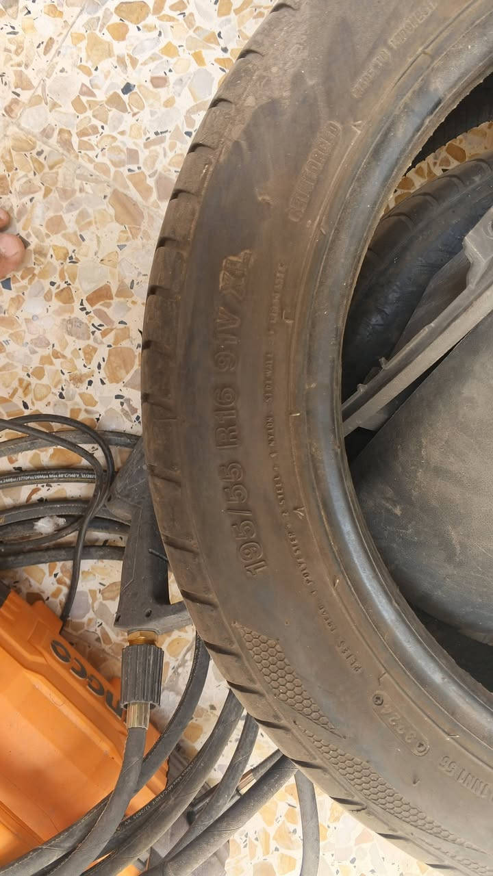 السلام عليكم للبيع زوج تايرات كلش نضيفات   وسبير جديد مكاني بغداد المنصور رقم هاتف ***********
