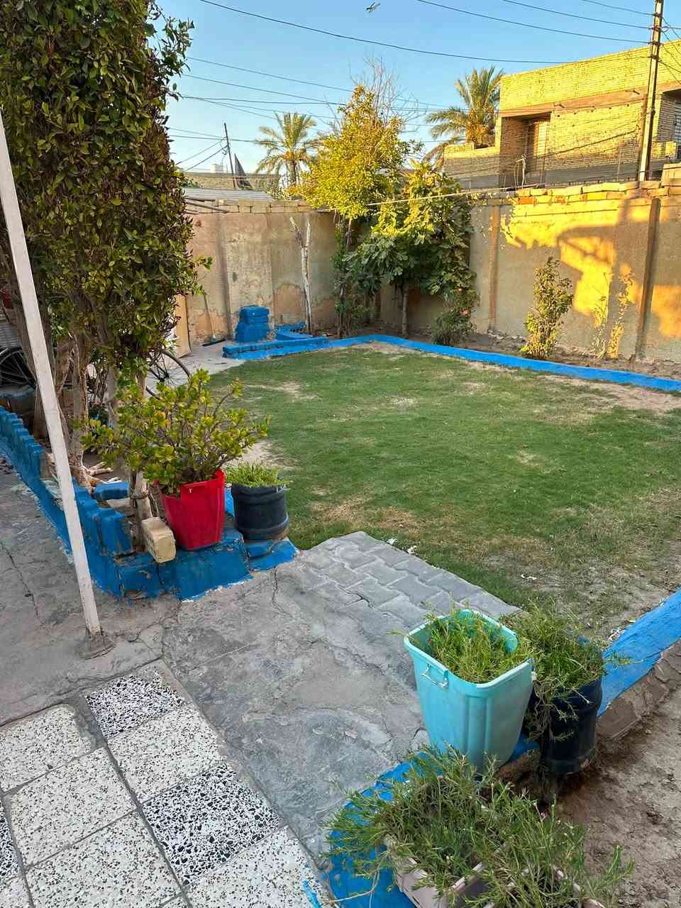 السلام عليكم…للبيع بيت طابقين طابوا صرف حي النور..التفاصيل(4 غرف نوم +استقبال+مطبخ+صاله+صحيات خارجيه وداخليه مع كراج سياره)
المساحه الكليه👈250م
الواجهه👈10م
النزال👈25م
السعر👈150مليون بيه مجال
الاستفسار/مكتب امجد العلواني للعقار 
حي17 قرب جامع الرسول(***********)
