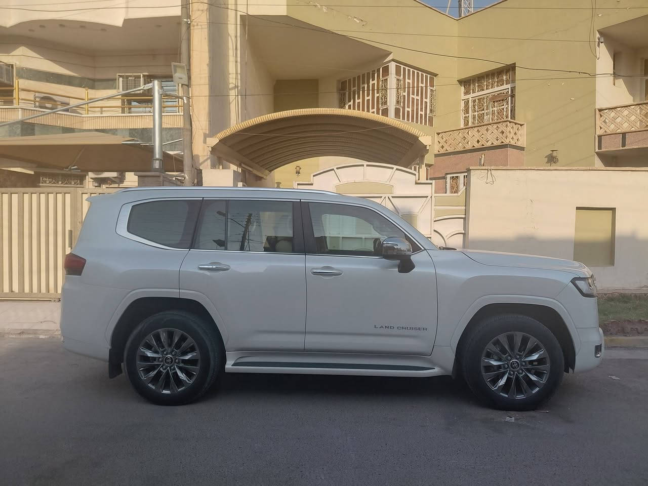 لاندكروز vx 2023 شركة ساز مكفوله وجديده جدا ماشيه ٤٠ الف مغلفه ببي اف للاستفسار الاتصال
***********

