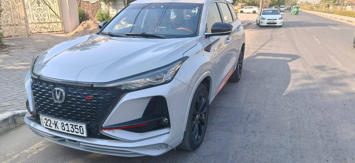 **شانجان CS75 plus   2022
*لون اسمنتي
*لون الداخل جلد احمر 
*حجم الاطارات R19
*حجم المحرك 2.0T
*القوى الحصانيه 230/5500
* كير اوتوماتيك
*اكزوس كروم مزدوج 
*الاضواء LED
*الاضواء اوتوماتيكيه
*الاضواء العالي والواطي اوتوماتيكيه
*كشافات اماميه
*اريل على شكل زعنفه القرش
*شاشه العدادات نوع LCD قياس 12.3انش
*شاشه معلومات وسطيه LCD حجم 10.25 انش
*ضوء داخلي للديكورLED
*ضوء ارضي للترحيب عند فتح الباب
*مكابح ABS
*نظام الكتروني لتوزيع القوى بالتساوي على دواليب 4 عند البريك
*نظام الكتروني لتحكم بالثبات ESP
*نظام للمساعدة اثناء النزول على المنحدر HDC
*ايرباك امامي للسائق والمرافق الامامي
*ايرباك جانبي للسائق والمرافق الامامي
*ايرباك جانبي عالي امامي وخلفي
*نظام ذكي لتتبع ضغط الهواء في الاطار
*نظام تسجيل اثناء القيادة
*حساس امامي عدد 6
*حساس خلفي عدد 6
*كروز كونترول ذكي ومتأقلم
*نظام تنبيه السائق اثناء القياده
*تحذير قبل التصادم الامامي FCW
*الكبح التلقائي في حالات الطوارئ عند وجود سياره
*الكبح الامامي في حالات الطوارئ عند وجود مشاه
*صوره بانوراميه 360 درجه الترا HD
*كاميرا خلفيه 
*بصمه
*نظام الصفط بالريمونت 
*فتحه سقف بانوراميه
*فتحه سقف كهربائيه
*مرايا جانبيه مدفئه
*مرايا جانبيه كهربائيه
*فلتر كربوني لتنقيه الهواء
*كرسي السائق يعدل كهربائي بثماني حركات
*ذاكره لموضع كرسي السائق
*كرسي المرافق يعدل كهربائي بأربع حركات
*تدفئه في الكراسي الاماميه 
*تهوئه في الكراسي الاماميه
*باب الصندوق الخلفي كهرباء

*نظام تكييف اوتوماتيكي منفصل التحكم للسائق والمرافق
*بلوتوث
*سماعات عدد 8
*نظام تحسين صوت الموسيقى ثلاثي الابعاد
*عدد مخارج USB  في الامام 2
*عدد مخارج USB  في الخلف 2

مكاني بغداد الاعلام شارع الضغط 
*********** 
السيارة حادثه الجنطة  
السيارة فول مواصفات
ماشية 75 الف قابل للزيادة
