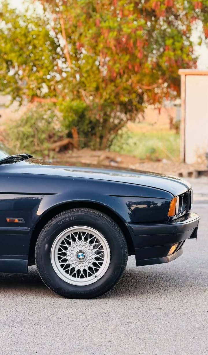 السلام عليكم للبيعBMWاصل525 موديل1994 رقم صلاح الدين مشروع وطني سنويه لحد27  سلايت طكات3 بجم عريض دخاني كير ومكينه مكفوله كير اوتو 3انضمه حداديه امامي خلفي جديده تبريد ثلج قطعتين🥶 مصبوغه عام جماليه كهربايته كله شغاله منضومه زنون اصلي ويل حصيره تخم تاير جديد سنتر لوك جام4كهرباي كشانه جلد +كهرباء غرفته حيل حلوه السعر63بي مجال مراوس حسب القناعه رقم التلفون ***********
