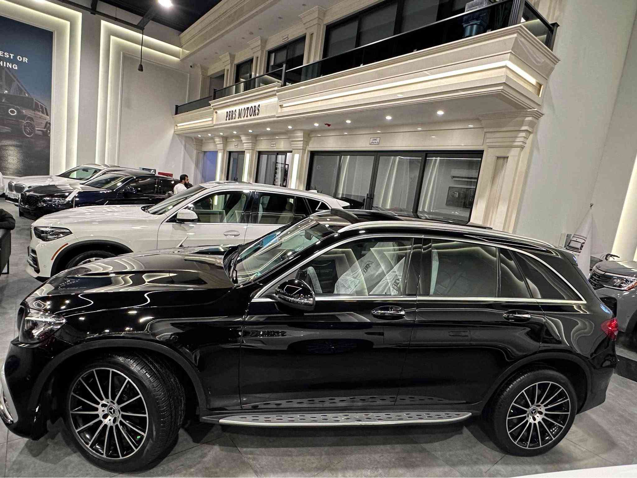 🚘 Mercedes-Benz GLC300 4MATIC AMG 2017 🇩🇪

📍 شوێن: هەولێر
🇩🇪 هاوردە: ئەڵمانیا
📊 کیلۆمەتر: 114,000 KM
💰 نرخ: 215 وەرەقە + معاملە
💵 3 وەرەقە غەرامەی لەسەرە، پاش معاملە دەدرێتەوە

✨ مواصفات و ئیمکانات:

• Mercedes-Benz GLC300 4MATIC
• AMG Package
• 4MATIC – دەبڵ ئەکسڵ
• Panoramic Roof ☀️
• Panoramic Glass بە کۆنترۆڵ دەکرێتەوە و دابخرێت
• کوشنی پێشەوە کارەبایی
• کوشنی Memory
• کوشنی Heated / هیتەر
• کوشنی پشتی کارەبایی
• سوکان کارەبایی
• سوکانی ڤۆلیۆم
• ئاوێنەکان شەفت و کارەبایی
• Cruise Control
• Brake Assist
• Auto Start/Stop
• Traffic Light Start/Stop
• Traction Control
• Paddle Shifters – سوکانی شەفت
• 5 Driving Modes:
Individual / Sport+ / Sport / Comfort / Eco
• تەبریدی 2-Zone
• تەبریدی ناوەندی
• ناوەوەی فۆرمیکا
• سندوقی شەفت و کارەبایی
• 4 دەرگا بەسمە
• جامەکان کارەبایی
• چراغەکانی پێش و دواوە LED و Xenon
• چراغەکان Bi-LED
• 2 شوێنی سارد
• بێ سبوغە بە شەرت

🔧 دۆخی سەیارە:

گێڕ و مەکینە، بەناوکردن، سیستەمی تەبرید و تەقە و ڕەقە هەمووی بە شەرت.

✅ سەیارەکە جاهیزە و بۆ فرۆشتنە.

📞 بۆ زانیاری زیاتر:
***********
📱 WhatsApp / Viber

📍 هەولێر

#MercedesBenz #Mercedes #GLC300 #GLC3004MATIC #GLC #AMG #4MATIC #MercedesGLC #2017 #114000KM #Erbil #Hawler #هەولێر #CarsForSale #UsedCars #MercedesForSale أربيل, العراق
