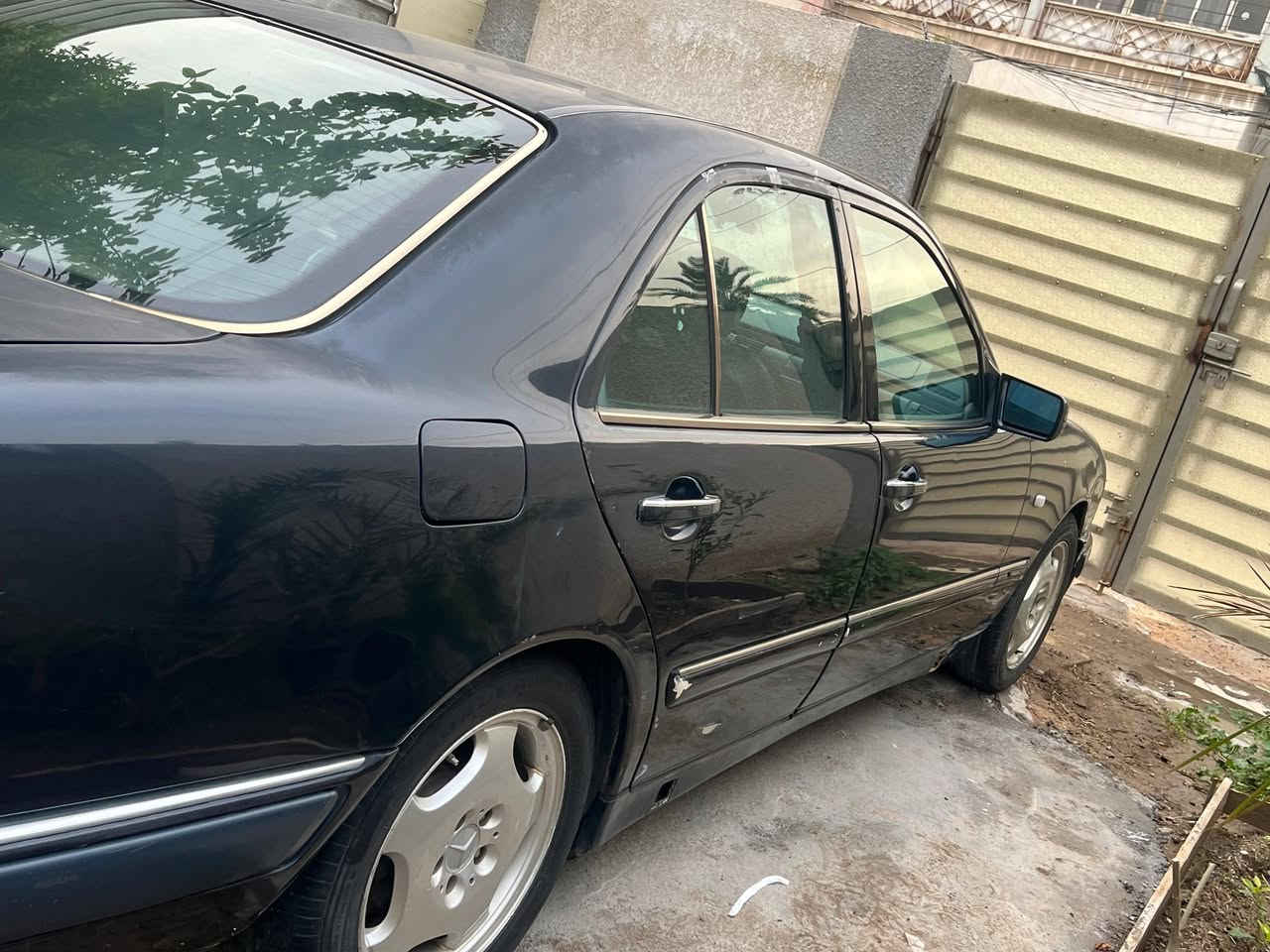 مارسيدس ام عيون E230 موديل 97 لون اسود كحلي 
مكينه خراطيم كير اوتو كشنات جلد وكهرباء وخزن ميموري برده خلفيه كهرباء سلايد كهرباء طكتين 
سياره حلوه ومال جناي يرادلهه ترتيبات بسيطه 
رقم بغداد مميز 
مكاني بغداد سبع ابكار 
السعر 67 وبي مجال بسيط 
***********
