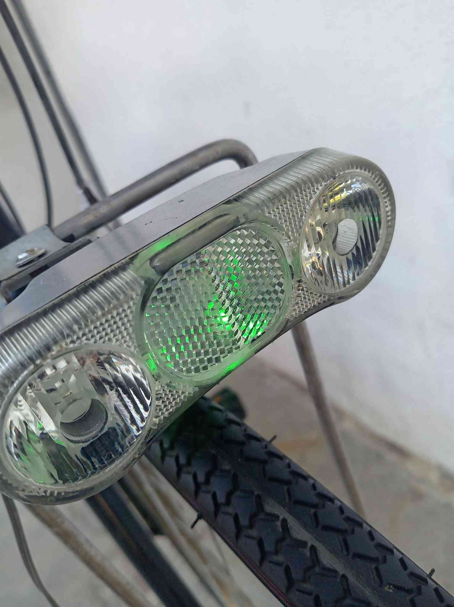 🚲🔥 بايسكل ياباني حجم 27 للبيع 🔥🚲 
 ياباني نظيف  لوك مال حاويه ✨
🔧 المواصفات:
⚙️ وياله استيل والچاملغات استيل
⚙️ گير 3 نمر
💡 حساس دبل عدسة
🔐 قفل مركزي
⚡ تقفل التاير اخلفي ينقفل ويا الستيرن🆕 
🔗 البايسكل قايش بدل الزنجير
🚲تايرات جدد  نوعيه فيتنام 🇻🇳
💵 السعر 180قفل.   
💯 نظيف وجاهز للاستخدام 🚲
📩 للاستفسار مراسلة ***********
