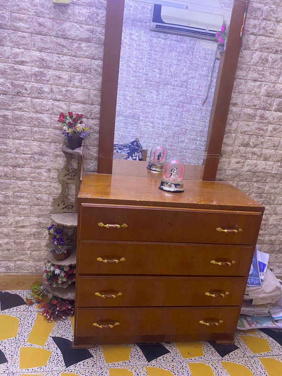 مخزن الأخوين للبيع والشراء اثاث المنزليه قرفه نوم نفر واحد 5قطع سعر 250وبي مجال العنوان كركوك حي النصر قرب مستشفى الولاده ول اطفال***********
***********
