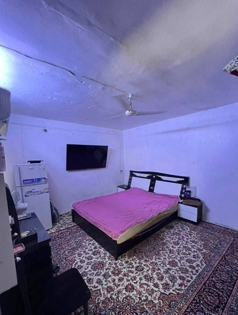 بيت للبيع طابقين خمسة غرف نوم وستقبال وهول مطبخ وصحيات مساحه 100 متر مربع حي العصري قرب بانزين خانه الثوار موبايل ***********
يتوفر واتساب وخاص @
