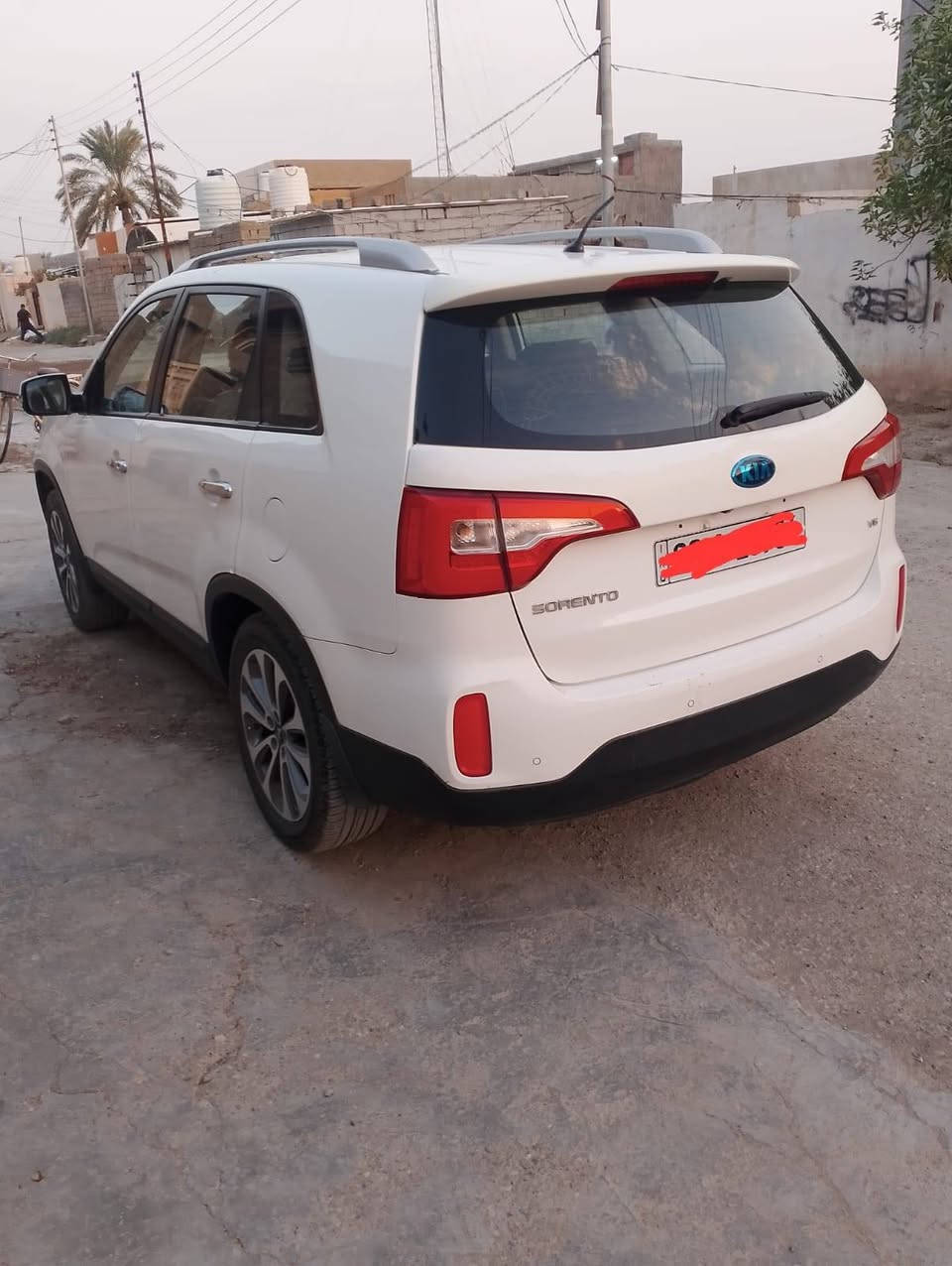 كيا سورنتو موديل 15 خليجي 
سته سلندر حجم المحرك 3500
 لون ابيض 
 بدون ضرر بيها شخط في الجاملق الخلفي 
ماشي 100 
التبريد 3قطع 
 كشن كهربائي 
 الابواب بصمه 
 المري شفط
 عتذر من المراوس 
السعر 160وبيها مجال 
 مكاني ديالى المقداديه 
الاستفسار للاتصال على الرقم ***********
