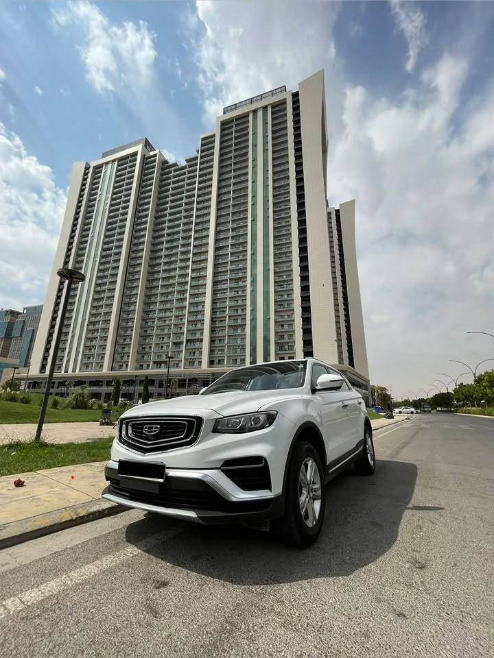 جێلی ئازکارا  ٢٠٢٣(Geely Azkarra 300T)

مەکینە: ١.٥ لیتر تۆربۆ، ٣ پستۆن لەگەڵ سیستەمی مایلدهایبرید (Mild Hybrid - 48V).  ١٩٠ هۆڕس پاوەر 
٧ خێرایی ئۆتۆماتیک (DCT) دەبڵ ئەکسل (AWD). مواصەفاتی شەریکەی باجگرە

کوشنی جلدی قاوەیی و ناوەوەی قاوەیی و ڕەش. بەس سەقف سلاید نیە ،شاشەی گەورە گێڕی کارەبایی و هاندبرێکی کارەبایی لەگەڵ سیستەمی ئۆتۆهۆڵد (Auto-hold). ڕەنگی سپی، لایتی پێش و دواوەی LED.

هێشتا زەمانی (گەرەنتی) شەریکەی ماوە. تەنیا بۆ چوون و گەڕانەوەی سەر کار بەکارهاتووە زۆر خاوێنە. سەنەدی پاکە و بێ کێشەیە (کێشەی غەرامە و بەناوکردنی نییە). تەنها 85000km رۆیشتووە

بۆ زانیاری زیاتر پەیوەندی بکە ***********. تکایە ئەگەر کڕیار نیت و مەبەستت کڕین نییە، پەیوەندی مەکە.
